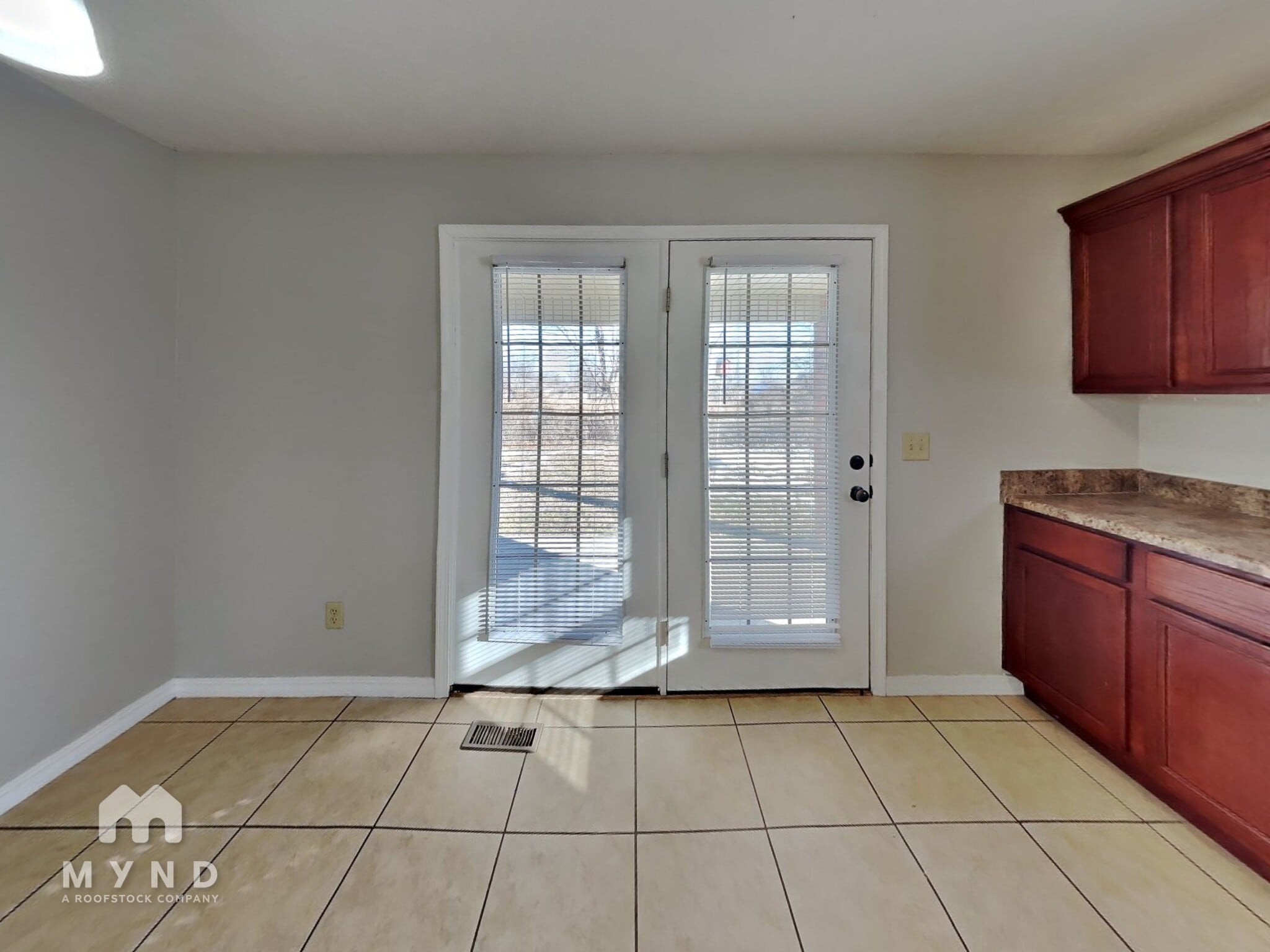 Building Photo - 664 S Mahn Ave