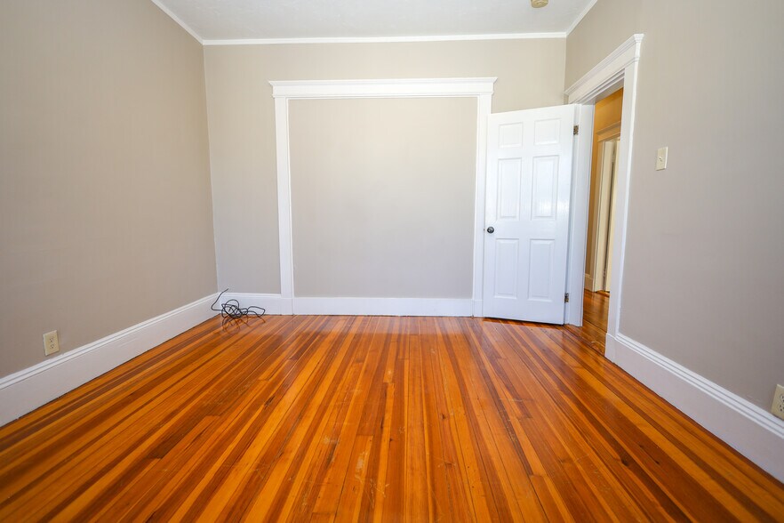 Building Photo - 422 Trapelo Rd