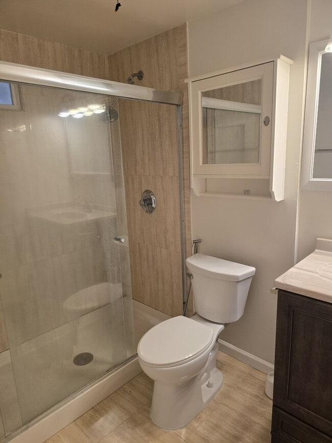 Building Photo - Comfortable 4-Bedroom Home in Peaceful Fou...