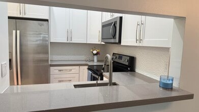 Building Photo - 5438 Verona Dr