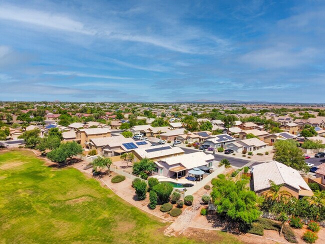 Building Photo - 1541 E Peregrine Trail