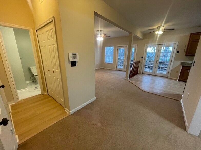 Building Photo - 16 Regency Dr