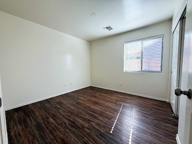 Building Photo - Freshly Painted 1-Story Home with Spacious...