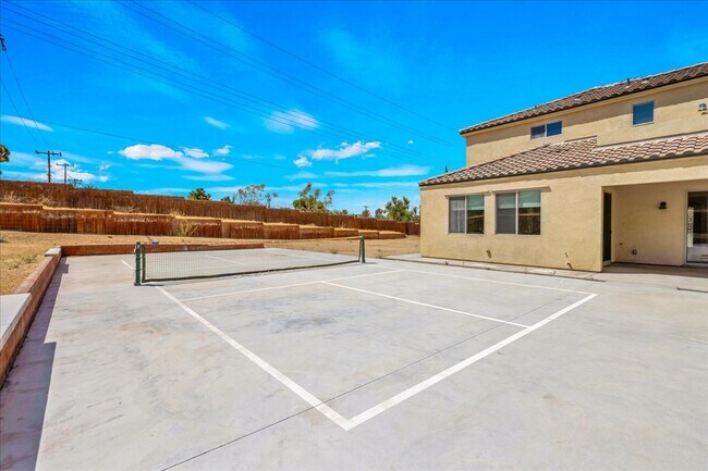 Building Photo - 56923 Ivanhoe Dr