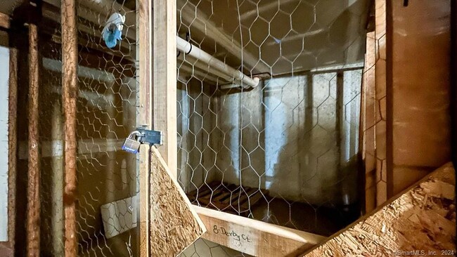 Building Photo - 8 Derby Ct