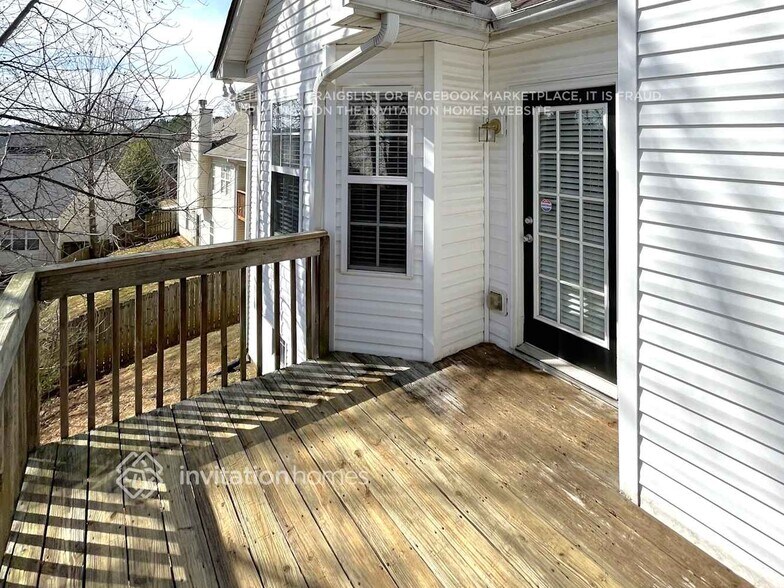 Building Photo - 695 James Ridge Dr