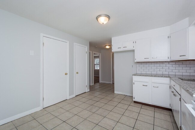 Building Photo - 22 SW Cutoff