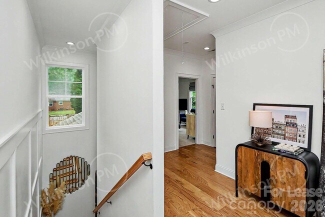 Building Photo - 221 S Gardner Ave