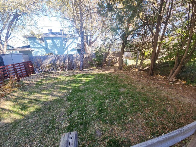 Building Photo - 706-708 N. Hawthorne Dr.