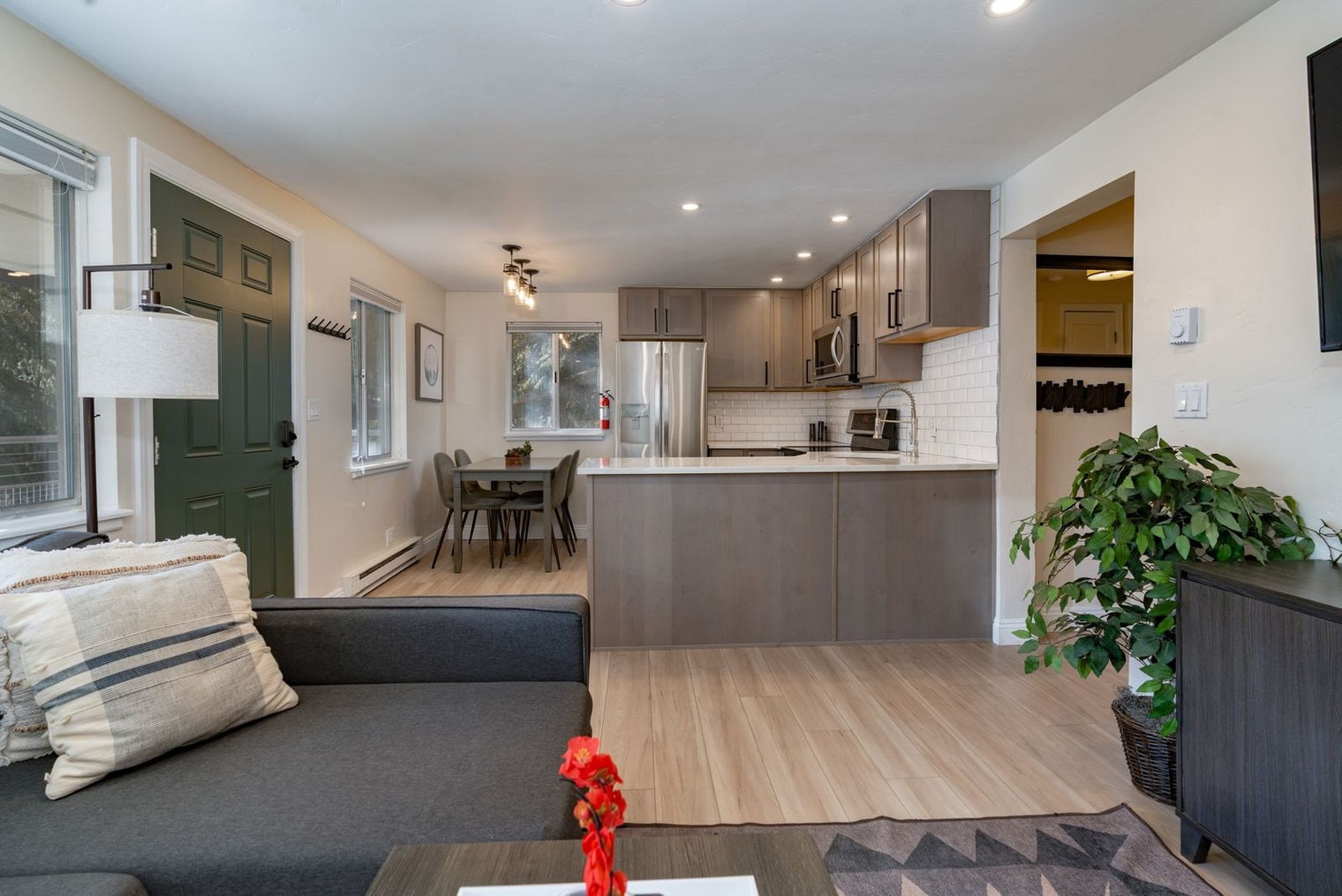 Building Photo - 940 Waters Ave