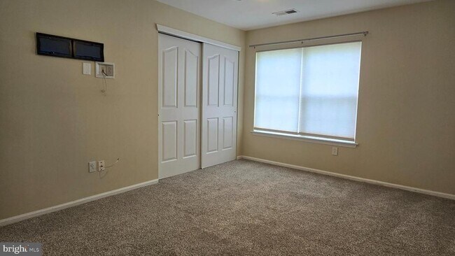 Building Photo - 208 Foxmeadow Dr
