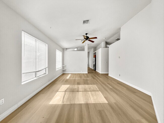 Building Photo - Comfortable 3-Bed, 2-Bath Home
