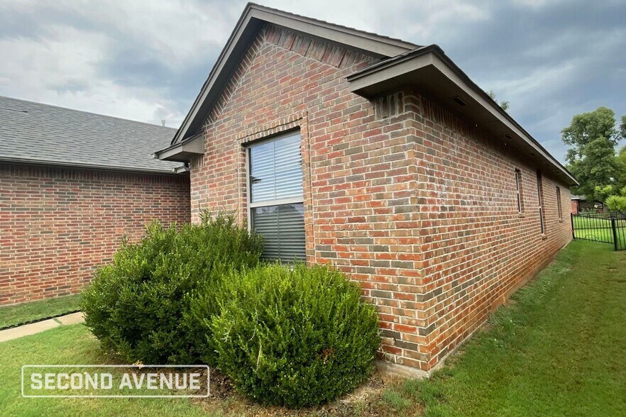 Building Photo - 1509 Kingsridge Dr