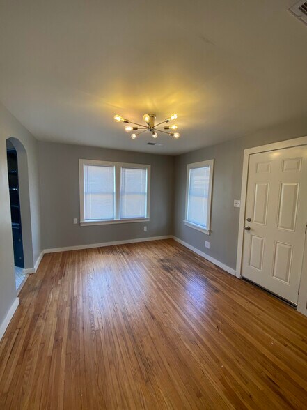 Building Photo - 1623 E Archer St