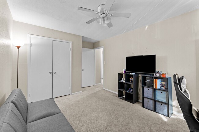 Building Photo - Bright & Cozy 2-Bedroom Townhouse with Sol...