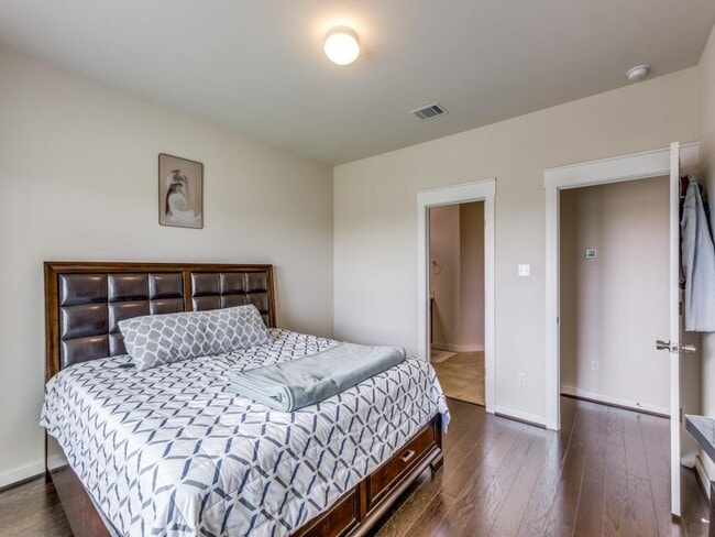 Building Photo - 5906 Wolf Pack Dr