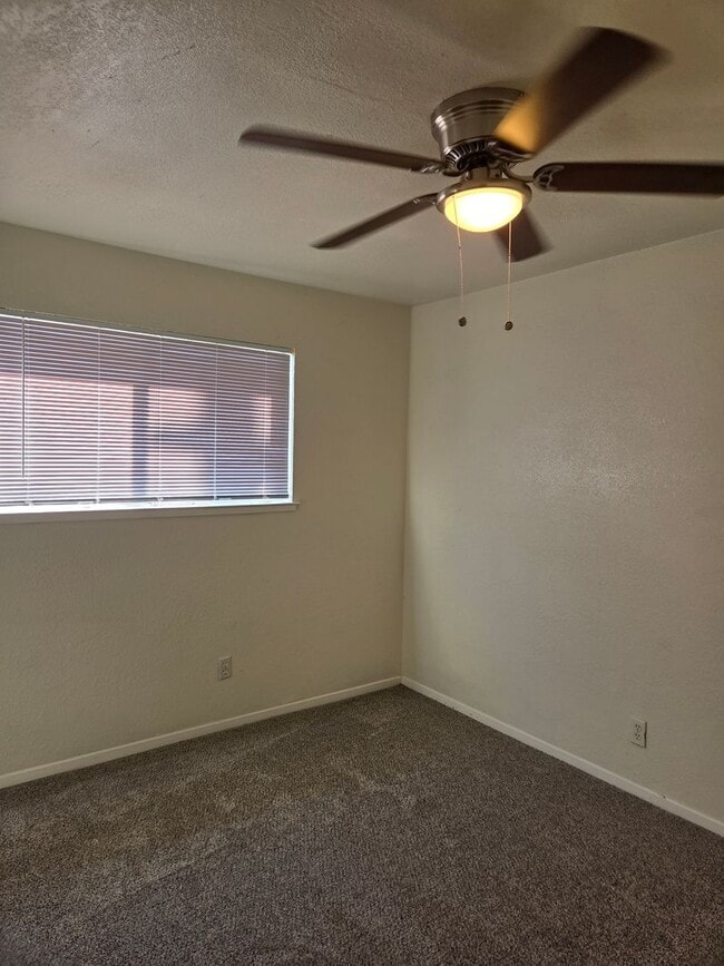 Building Photo - 3 Bedroom 2 Bath Home with Cooler