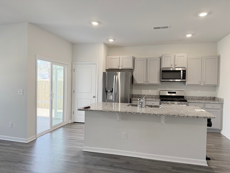 Building Photo - 320 Windy Wds Wy