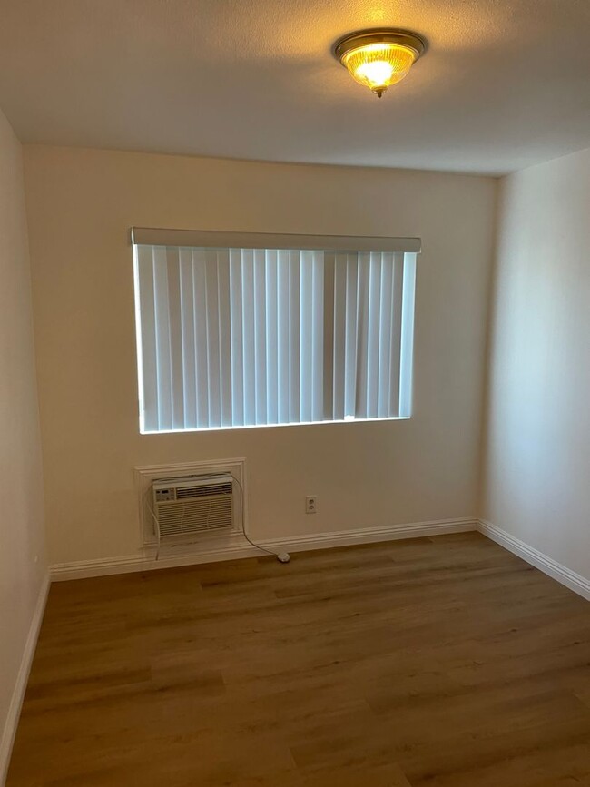 Building Photo - Newly Remodeled 2 BR Apartment in Baldwin ...
