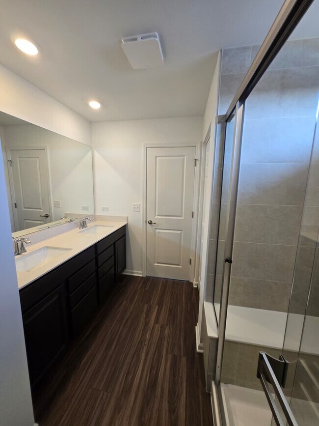 Building Photo - 348 Danforth Dr