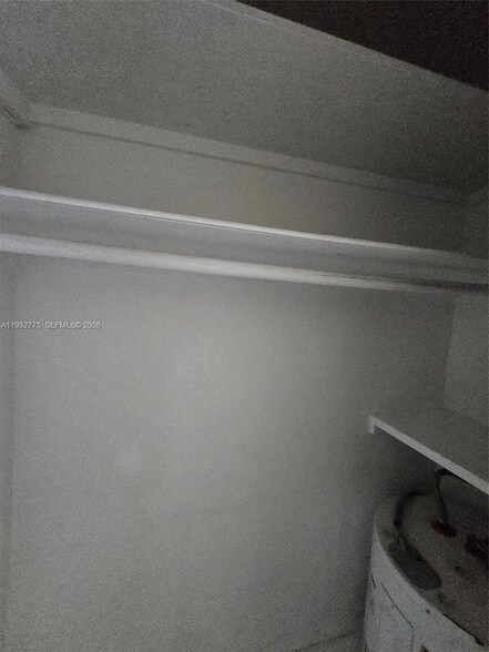 Building Photo - 1507 NE 5th Ave