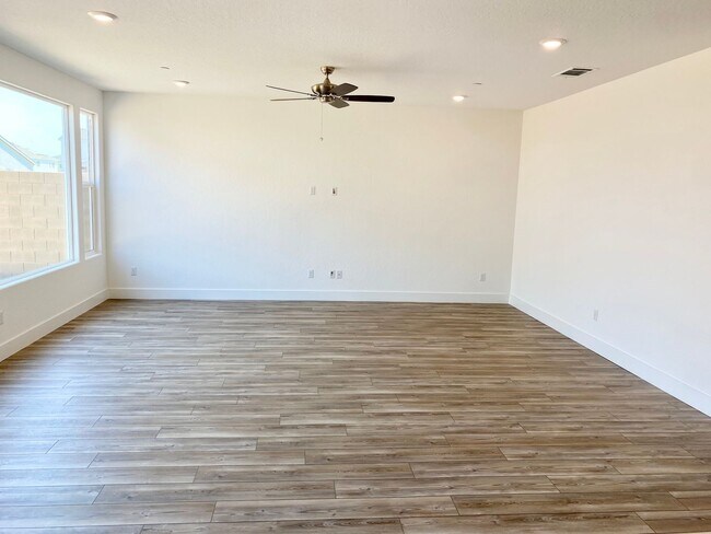 Building Photo - BRAND NEW 4/3.5 Lennar with In-Law Suite