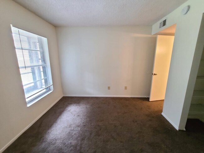 Building Photo - 4034 Dream Oak Pl