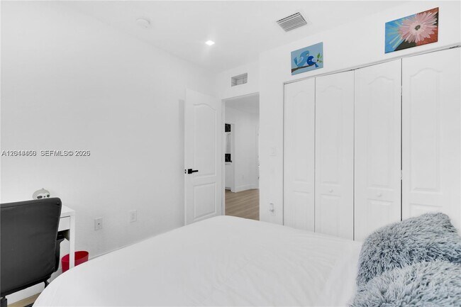 Building Photo - 27345 SW 142nd Ave