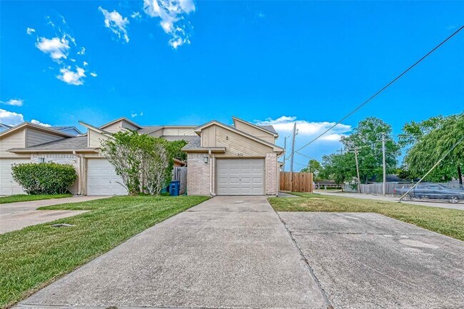 Building Photo - 502 Birdsong Dr