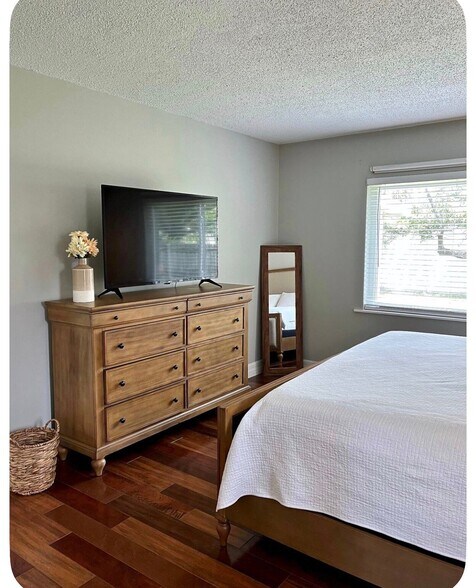 Building Photo - 5026 Oakshire Dr