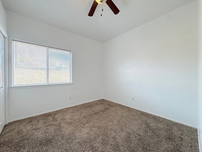 Building Photo - East El Paso 3bed/2bath  Refrig A/C!