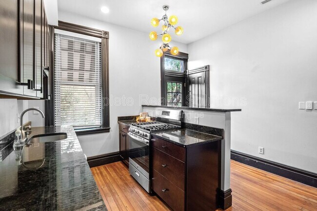 Building Photo - 2106 Cherokee St