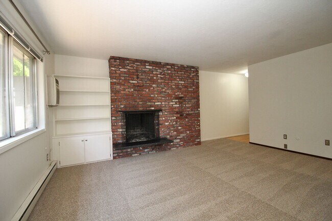 Building Photo - 5603-5617 NE Everett St