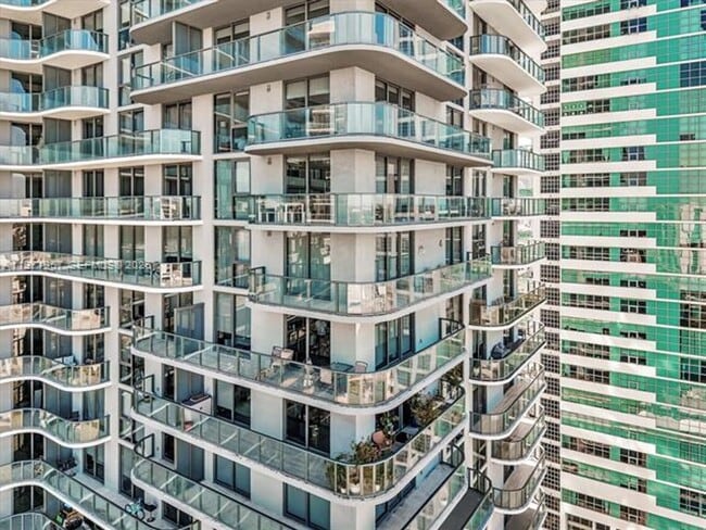 Building Photo - 121 NE 34th St