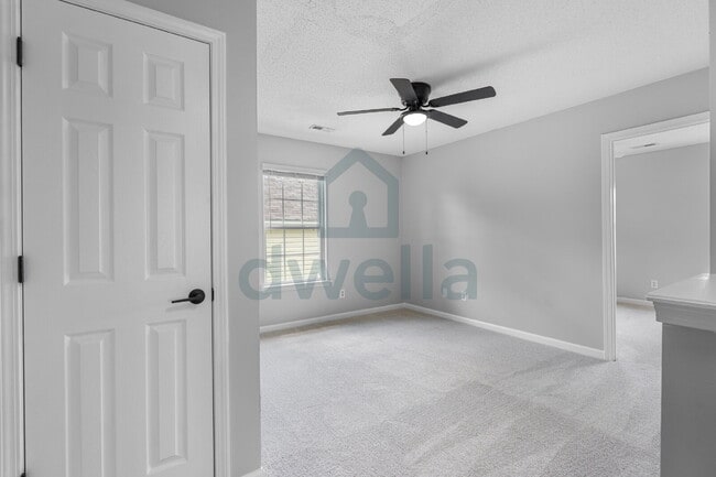 Building Photo - "Charming 3-Bedroom Retreat with 2.5 Baths...