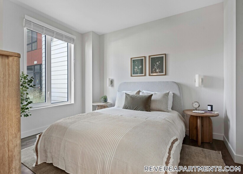 Building Photo - 328 Bank St