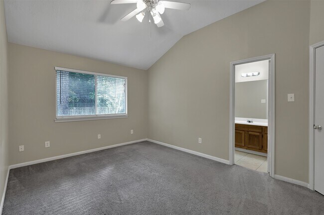 Building Photo - 318 Paradise Ln