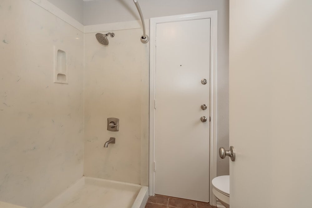 Building Photo - 9695 Twin Shores Dr