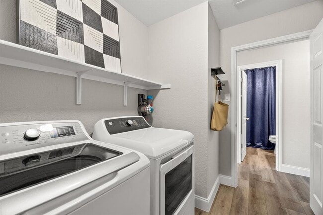 Building Photo - 1506 Woodstone S