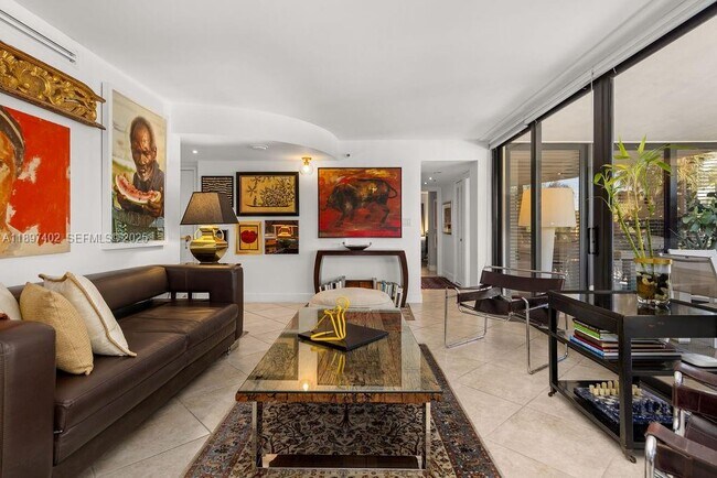 Building Photo - 2843 S Bayshore Dr