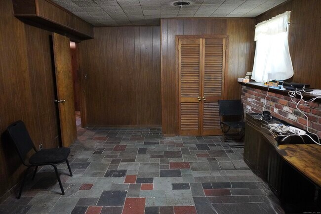 Building Photo - 60 Sleepy Hollow Dr