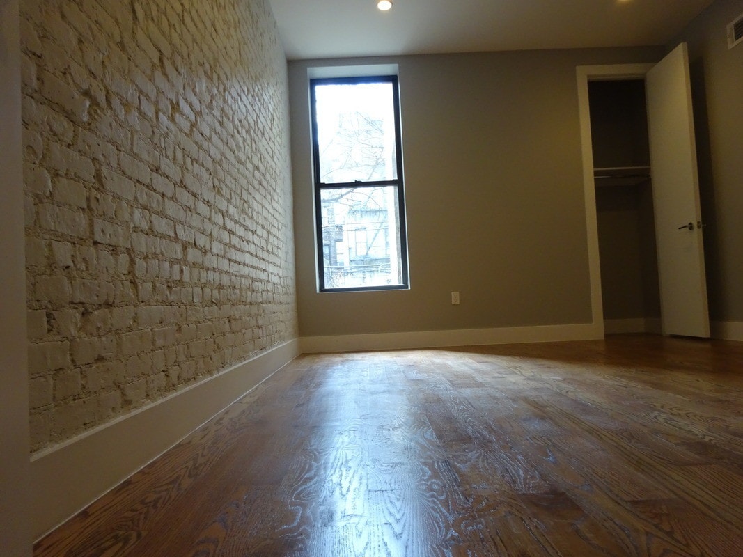 Building Photo - 104 Rogers Ave