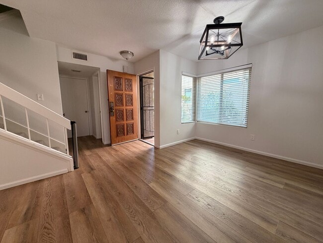 Building Photo - Beautiful Bay Ridge Cul-de-Sac Townhome