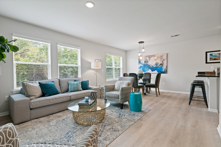 Cedar Living Room - Westgate of Saline