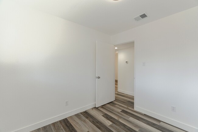 Building Photo - 10126 Pine Moss Dr