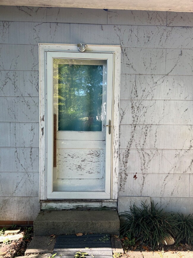 Building Photo - "Charming 450 sq ft Studio Retreat in Jonesboro: Perfectly Situated on S Madison St!"