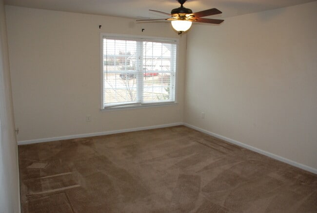 Building Photo - Well Maintained Townhome in Colonial Heritage in Williamsburg