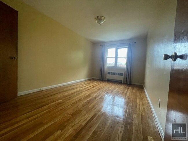 Building Photo - SPACIOUS HOME