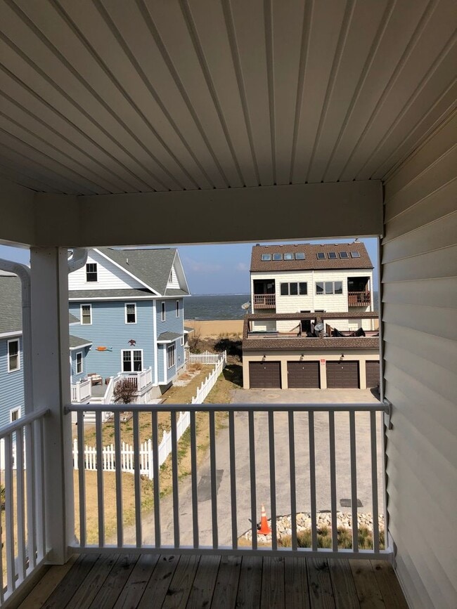 Building Photo - Water View Condo