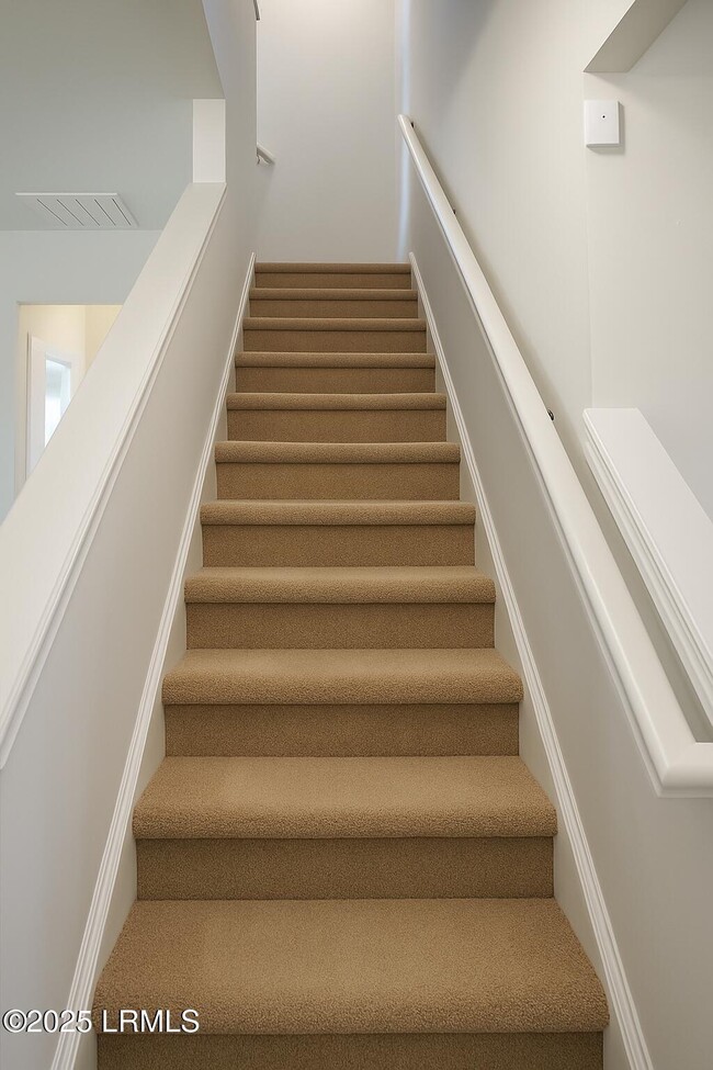 Building Photo - 15 Chauga St